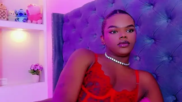 Snapshot of CamiEstrada chatting on 19, 10, 2025 CamiEstrada online show from 19, 10, 2025