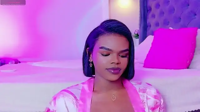 Snapshot of CamiEstrada chatting on 24, 10, 2025 CamiEstrada online show from 24, 10, 2025