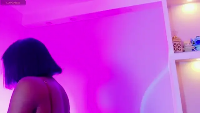 Snapshot of CamiEstrada chatting on 24, 10, 2025 CamiEstrada online show from 24, 10, 2025