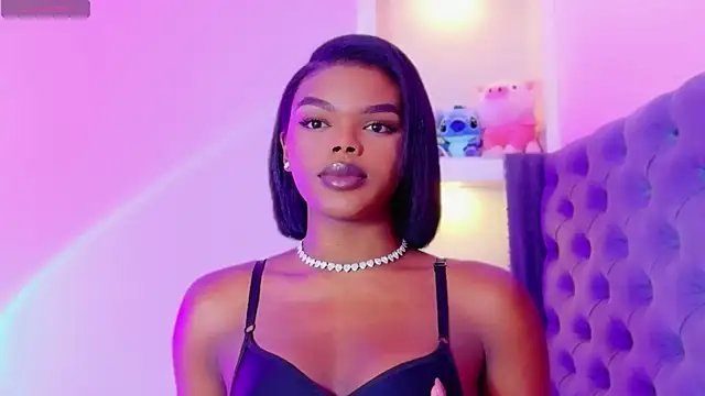 Snapshot of CamiEstrada chatting on 25, 10, 2025 CamiEstrada online show from 25, 10, 2025