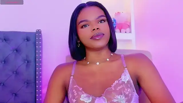 Snapshot of CamiEstrada chatting on 31, 10, 2025 CamiEstrada online show from 31, 10, 2025