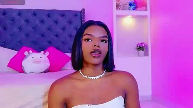 Snapshot of CamiEstrada chatting on 7, 11, 2025 CamiEstrada online show from 7, 11, 2025