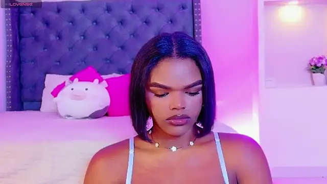 Snapshot of CamiEstrada chatting on 8, 11, 2025 CamiEstrada online show from 8, 11, 2025