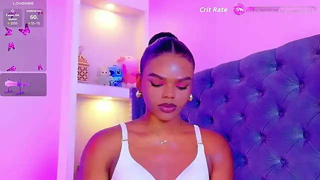 Snapshot of CamiEstrada chatting on 3, 12, 2025 CamiEstrada online show from 3, 12, 2025