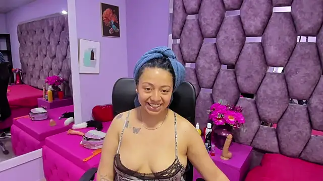 Snapshot of slut_anal_ chatting on 13, 1, 2025 slut anal online show from 13, 1, 2025
