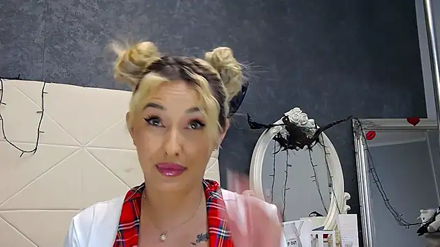 IssaSmith online show from 19, 11, 2025