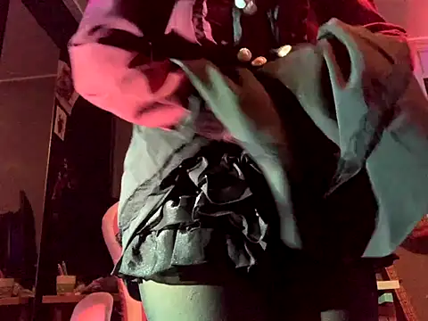 Snapshot of space_g1rl chatting on 5, 11, 2025 space g1rl online show from 5, 11, 2025