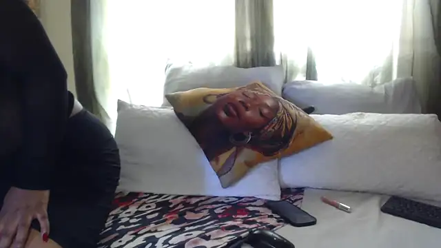 Foxybrownxx1 online show from 13, 3, 2026