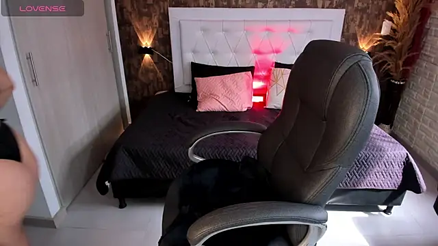 samantha  karolstone online show from 6, 2, 2025