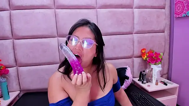 Miaa Smiith  online show from 21, 3, 2025