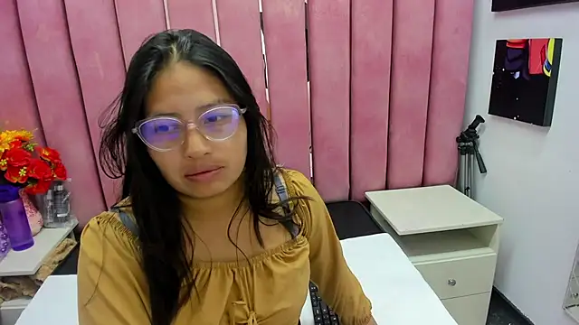 Miaa Smiith  online show from 5, 10, 2025