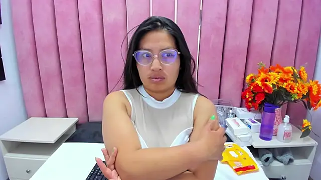 Miaa Smiith  online show from 26, 10, 2025