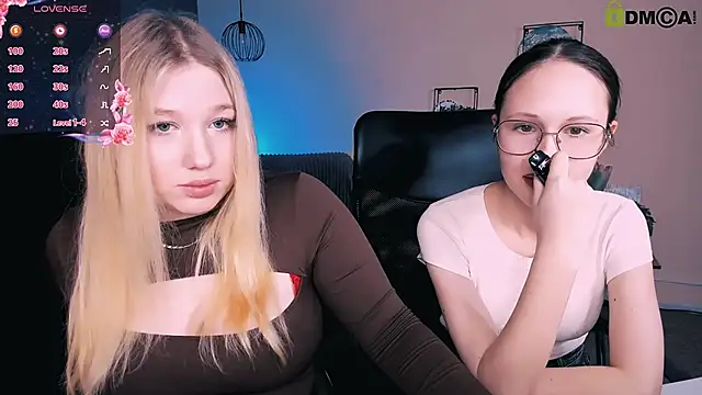 juli kisss online show from 8, 3, 2025