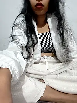 Snapshot of catreena chatting on 28, 11, 2025 catreena online show from 28, 11, 2025