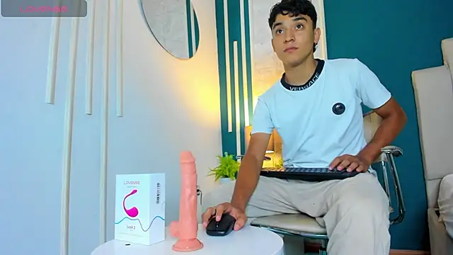 Austin Cardieff online show from 8, 1, 2025