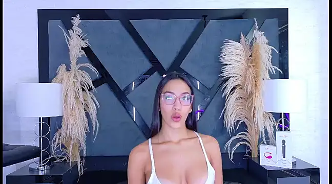Snapshot of KylieWhite chatting on 3, 3, 2025 KylieWhite online show from 3, 3, 2025