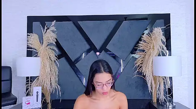Snapshot of KylieWhite chatting on 10, 3, 2025 KylieWhite online show from 10, 3, 2025