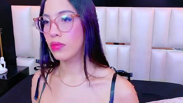 Snapshot of KylieWhite chatting on 8, 10, 2025 KylieWhite online show from 8, 10, 2025