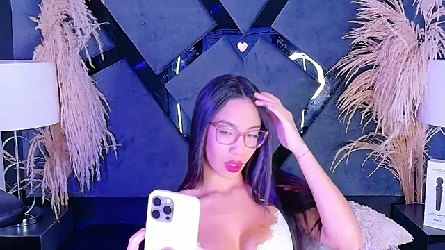 KylieWhite online show from 3, 11, 2025