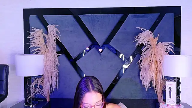 KylieWhite online show from 30, 11, 2025