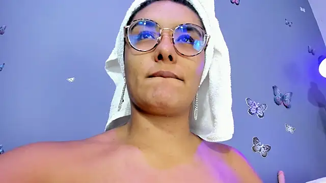 Kaira mosse online show from 21, 10, 2025