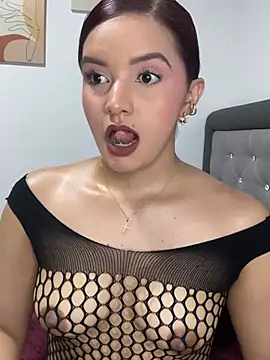 Melanyprada online show from 15, 5, 2026