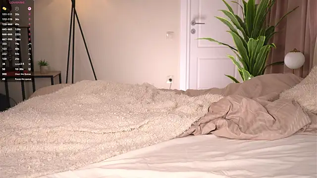 Snapshot of MiaBanger chatting on 8, 4, 2026 MiaBanger online show from 8, 4, 2026