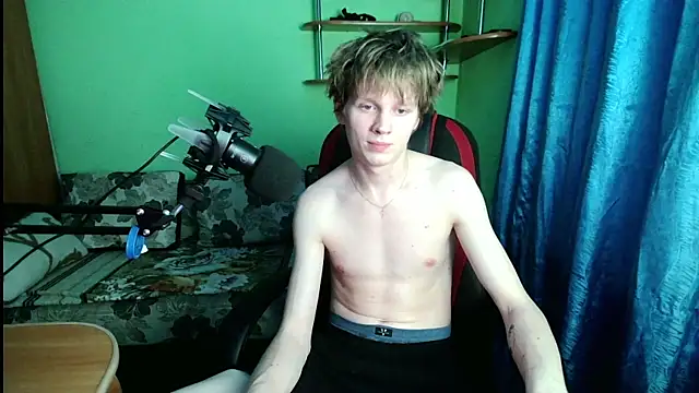 fameboyboo online show from 4, 12, 2025