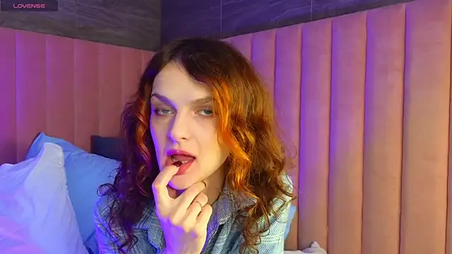 Snapshot of Soo_dreamy chatting on 5, 1, 2025 Soo dreamy online show from 5, 1, 2025