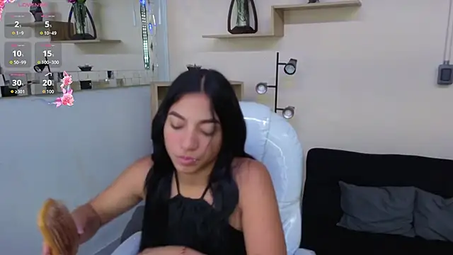 Saray reyes online show from 3, 11, 2025