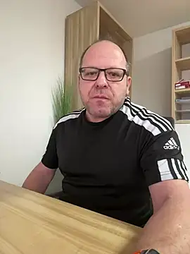 coupleLatinaLovers online show from 8, 1, 2025