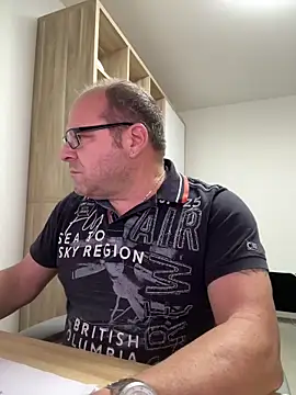 coupleLatinaLovers online show from 23, 10, 2025