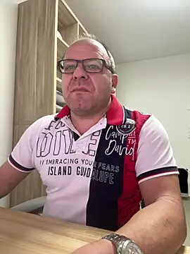 coupleLatinaLovers online show from 17, 11, 2025