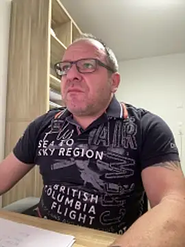 coupleLatinaLovers online show from 26, 11, 2025