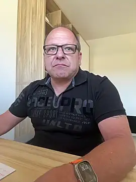 coupleLatinaLovers online show from 29, 5, 2026