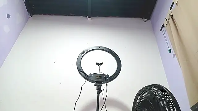 PetiteIvoryQueen19 online show from 26, 1, 2025