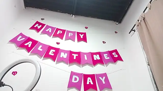 PetiteIvoryQueen19 online show from 21, 2, 2025