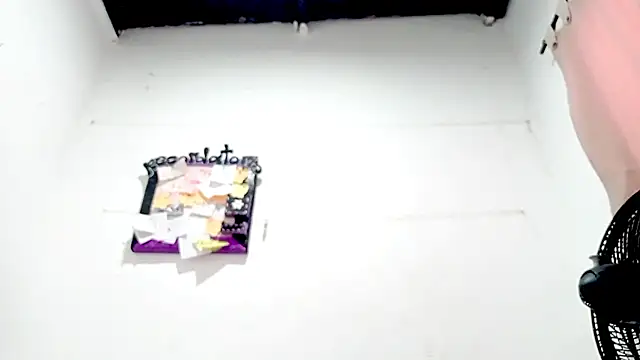 PetiteIvoryQueen19 online show from 14, 9, 2025