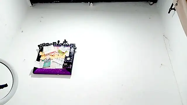 Snapshot of PetiteIvoryQueen19 chatting on 19, 12, 2025 PetiteIvoryQueen19 online show from 19, 12, 2025