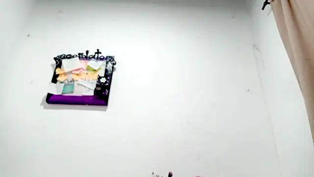 Snapshot of PetiteIvoryQueen19 chatting on 22, 12, 2025 PetiteIvoryQueen19 online show from 22, 12, 2025