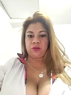 Laura-Hernandez online show from 5, 3, 2025