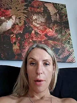 Snapshot of YourJuliena chatting on 25, 2, 2025 YourJuliena online show from 25, 2, 2025