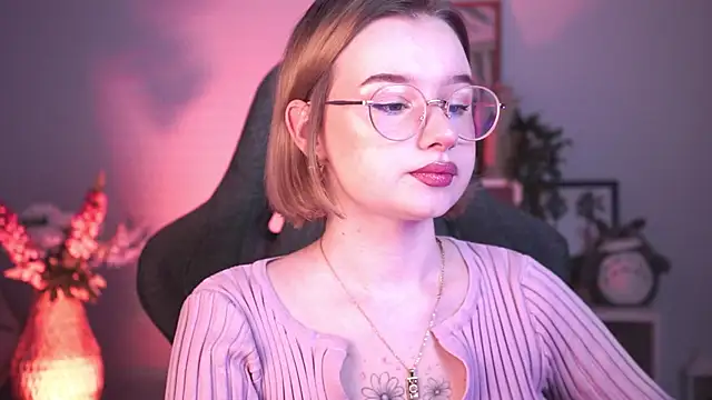 AdeleLoomis online show from 20, 1, 2025