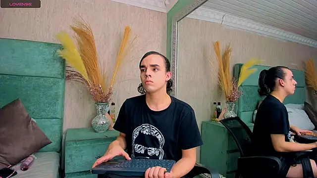 JustinePerry online show from 12, 10, 2025