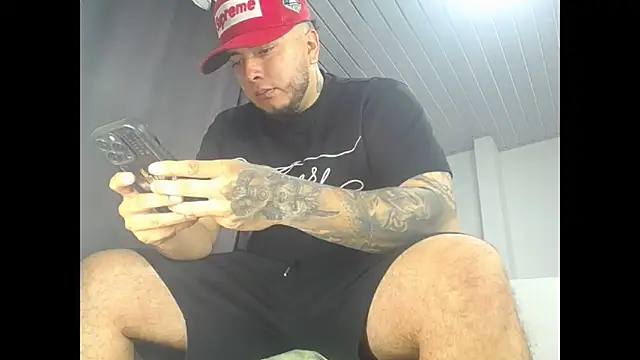 Snapshot of Dexter-T chatting on 12, 9, 2025 Dexter-T online show from 12, 9, 2025