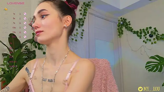 Snapshot of MyLou_ chatting on 23, 12, 2024 MyLou online show from 23, 12, 2024