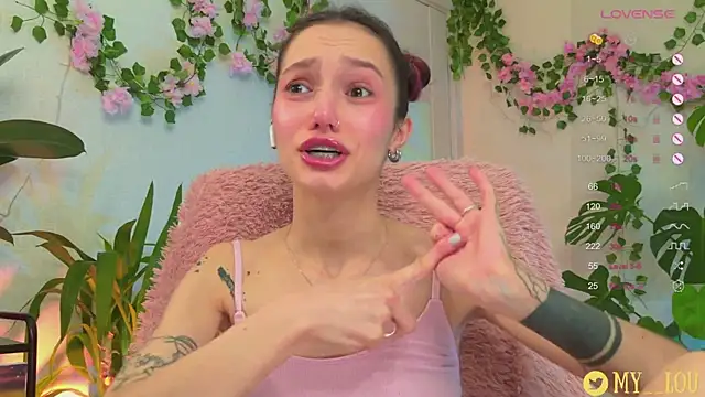 Snapshot of MyLou_ chatting on 19, 2, 2025 MyLou online show from 19, 2, 2025