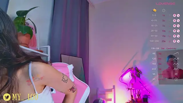 Snapshot of MyLou_ chatting on 14, 11, 2025 MyLou online show from 14, 11, 2025