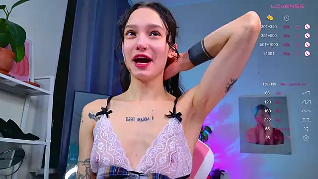 Snapshot of MyLou_ chatting on 29, 11, 2025 MyLou online show from 29, 11, 2025