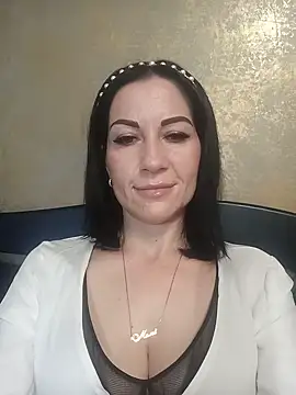 Snapshot of FireLily332 chatting on 11, 1, 2025 FireLily332 online show from 11, 1, 2025